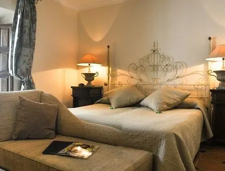 Otel La - Old Town *