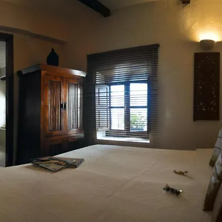 Hotel La - Old Town *