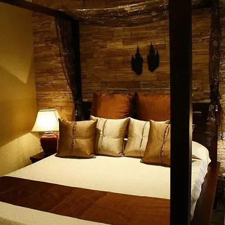 La - Old Town Hotel *